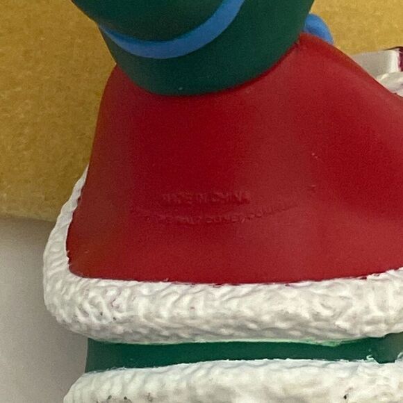 Disney Daisy Duck Christmas Caroling Holiday Collectible Hanging Ornament - Picture 6 of 8